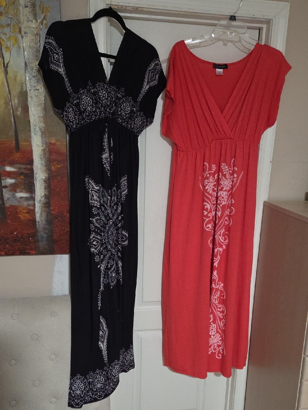 Women's Coral V-Neck Maxi Dress with White Print - Soft Jersey